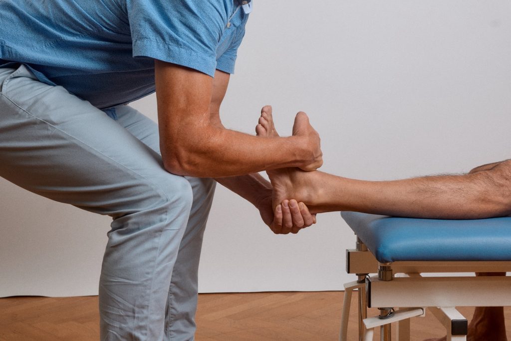 Behandlung des Fußes in einem Kurs für Manuelle Medizin